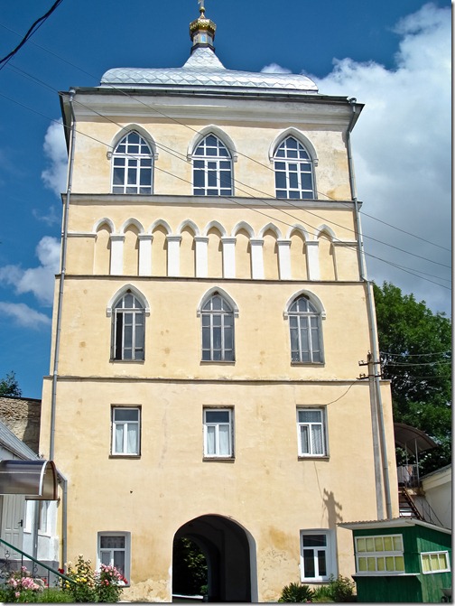 Дермань, Троїцький монастир, надбрамна вежа