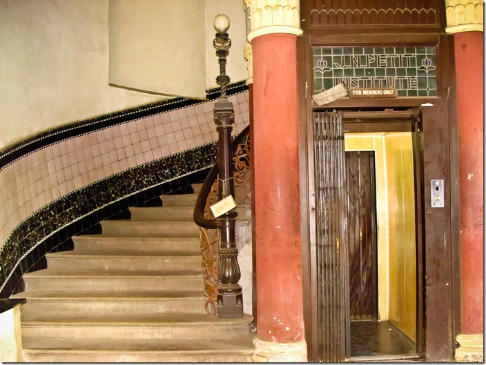 Мумбаї, Thomas Cook building
